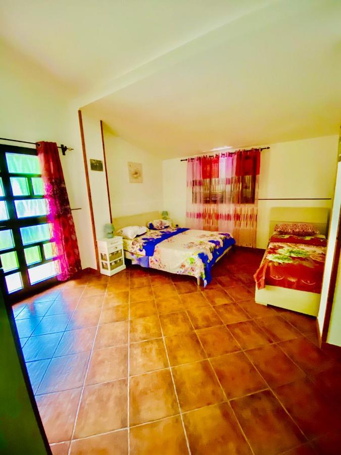 Grotte di Castro Agriturismo Pianezzeヴィラ エクステリア 写真